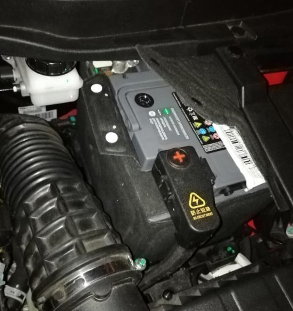 замена акб джили кулрей