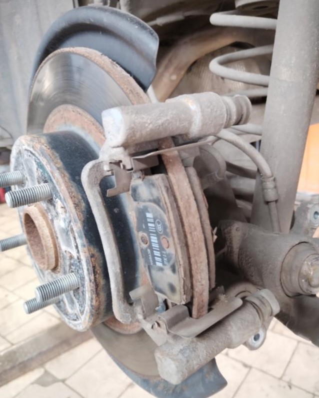 замена тормозных колодок джили кулрей