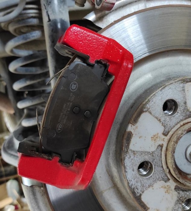 Замена тормозных колодок Джили Тугела