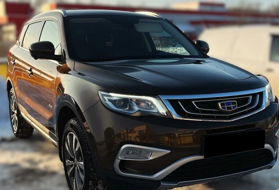 Geely Atlas после кузовного ремонта в автотехцентре
