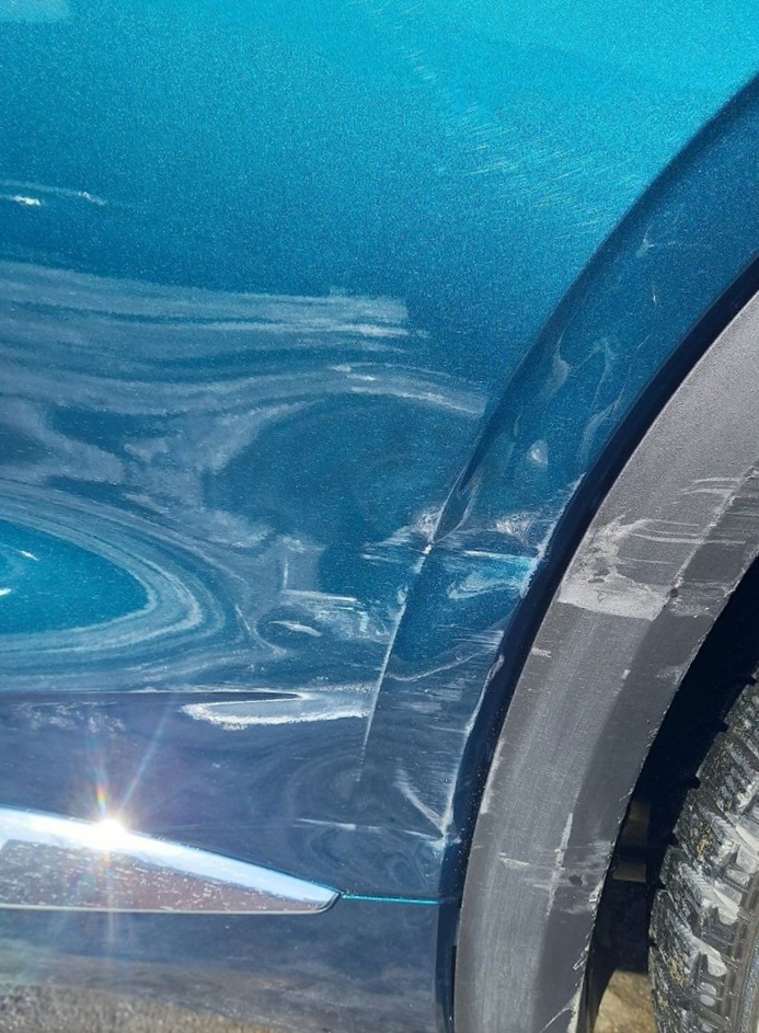 Здесь необходим кузовной ремонт и покраска Geely Monjaro