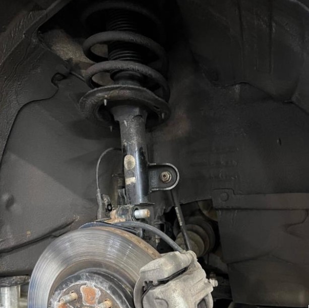 амортизационная стойка джили