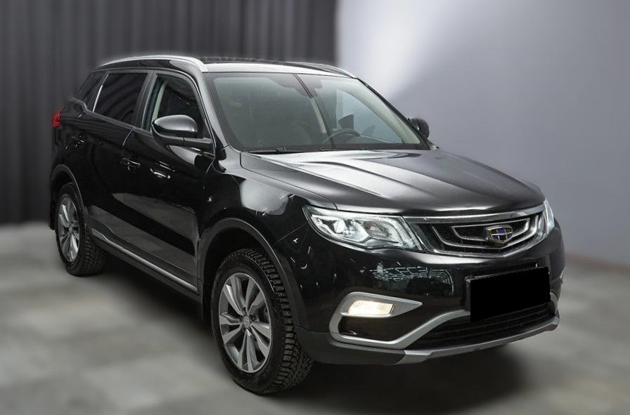 Geely Atlas после замены лобового стекла в автотехцентре