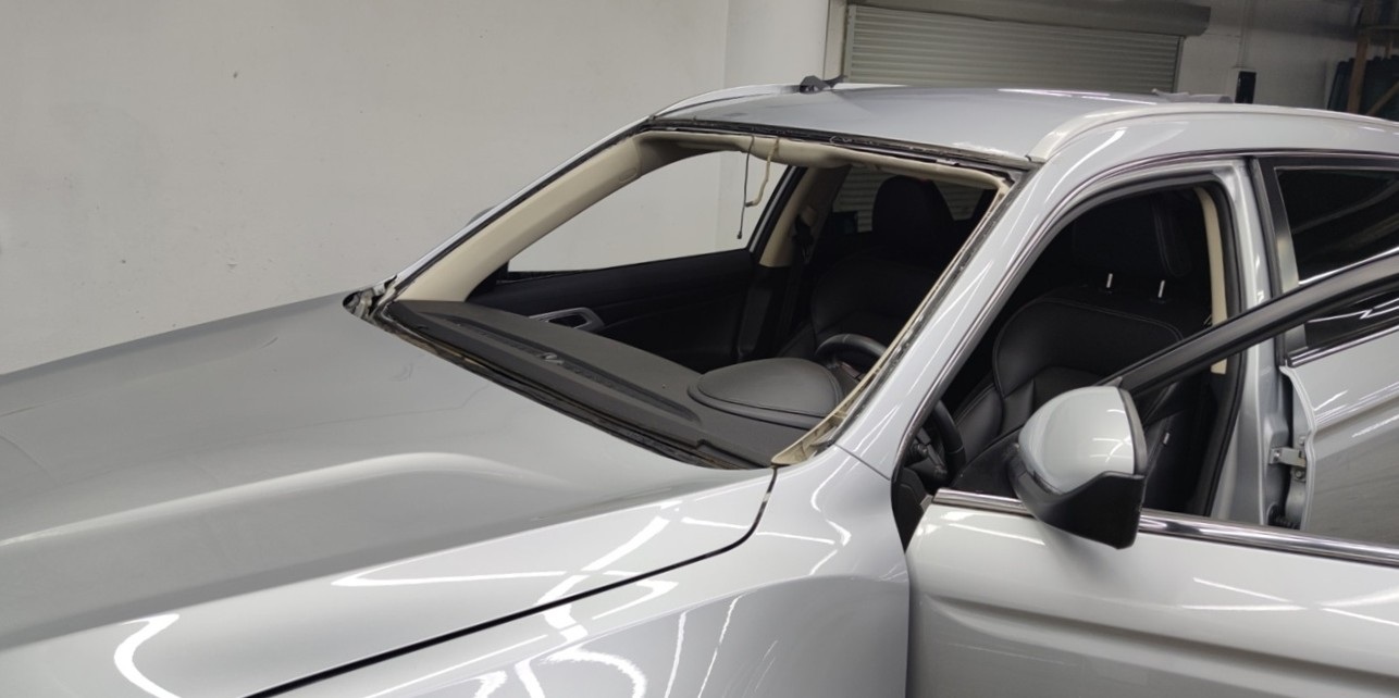 Замена лобового стекла Geely Atlas