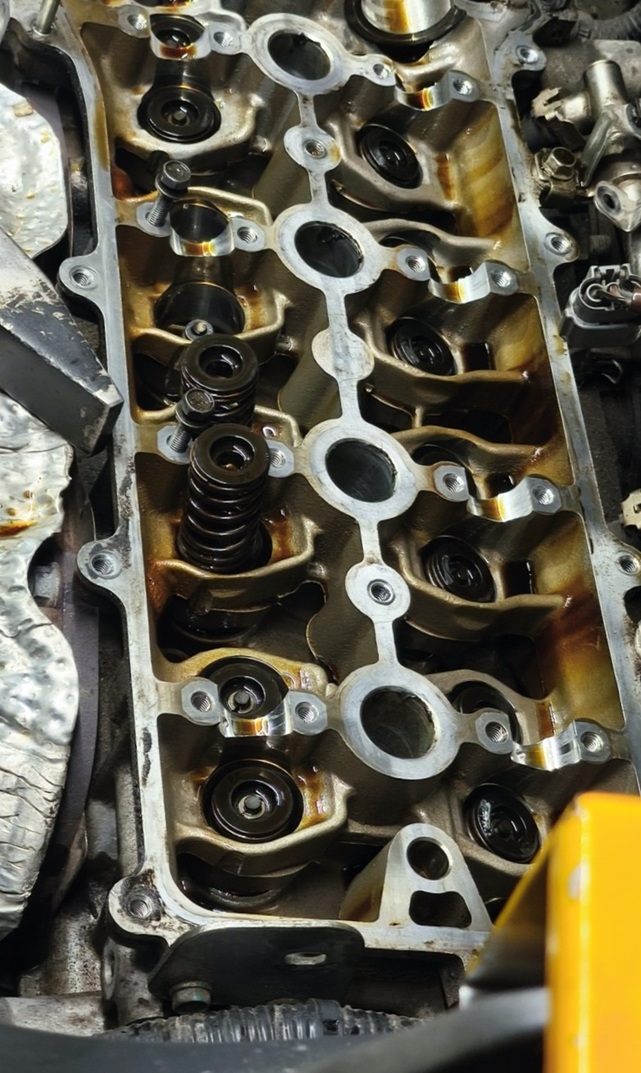 Замена маслосъемных колпачков Geely Atlas