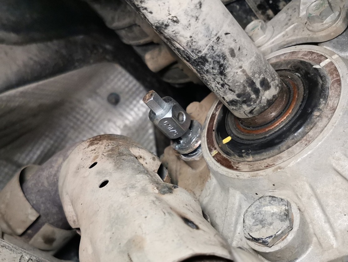 Замена масла в раздатке Geely Atlas