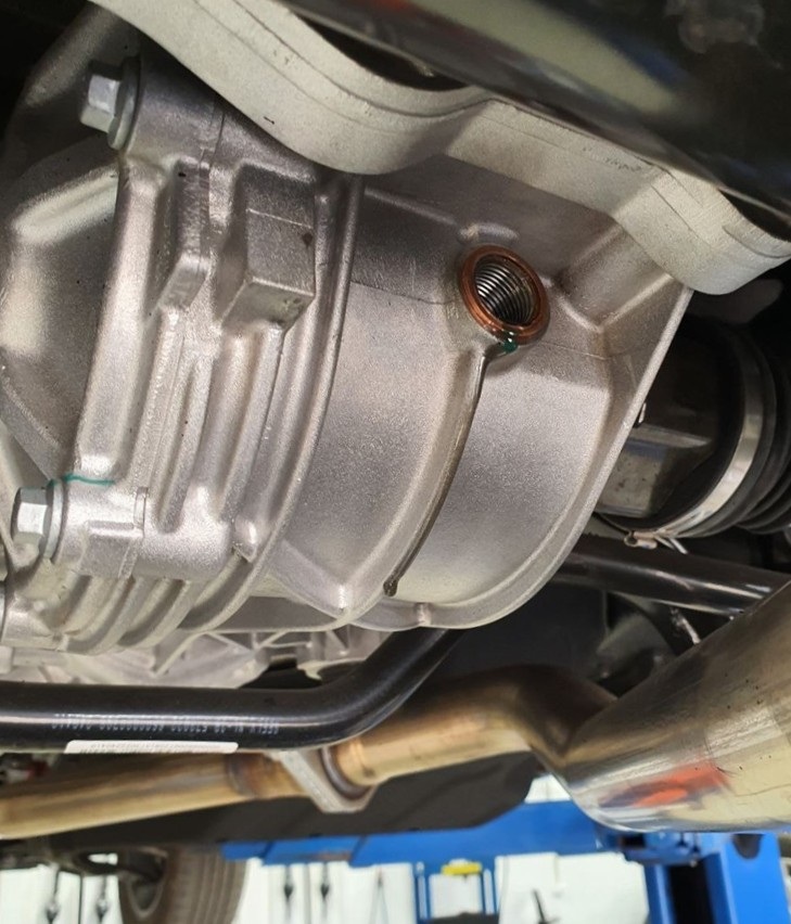 Замена масла в редукторе Geely Atlas