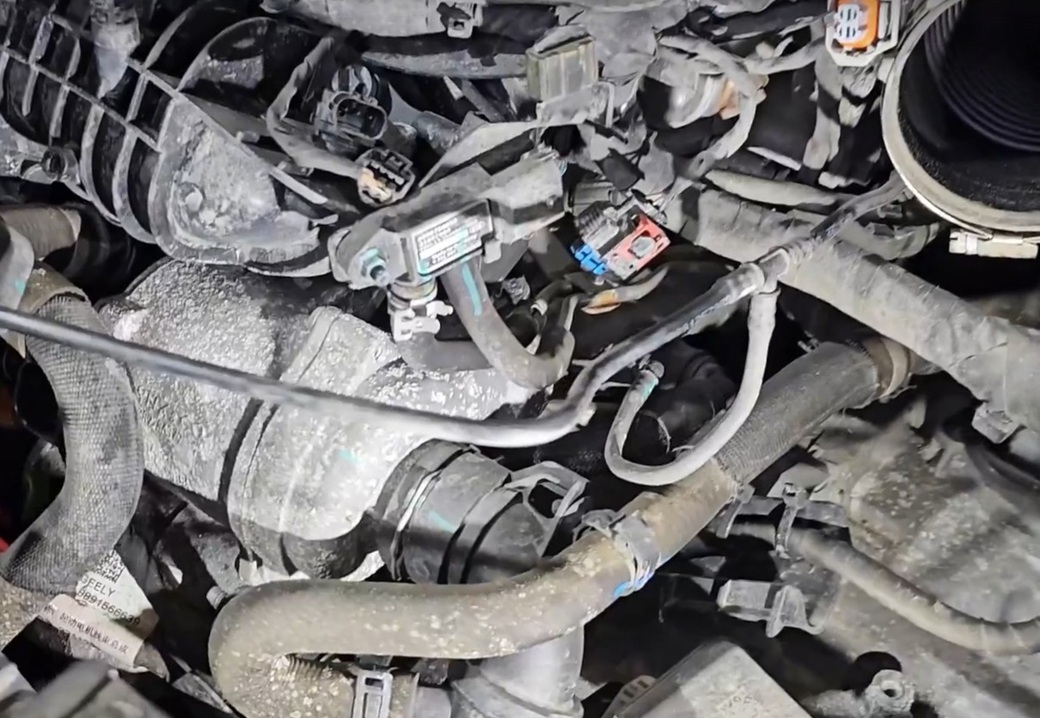 Замена помпы Geely Monjaro