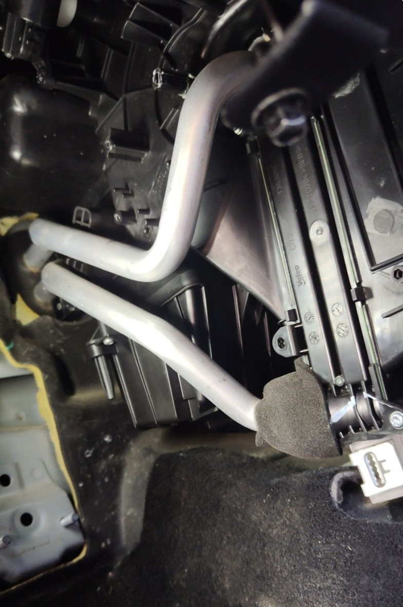 Замена радиатора печки Geely Atlas