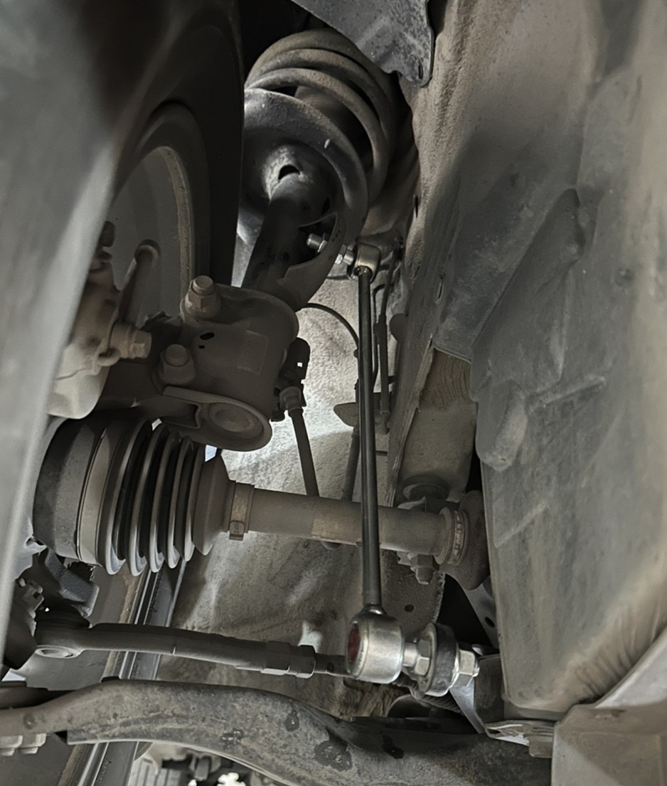 Замена стоек стабилизатора Geely Atlas