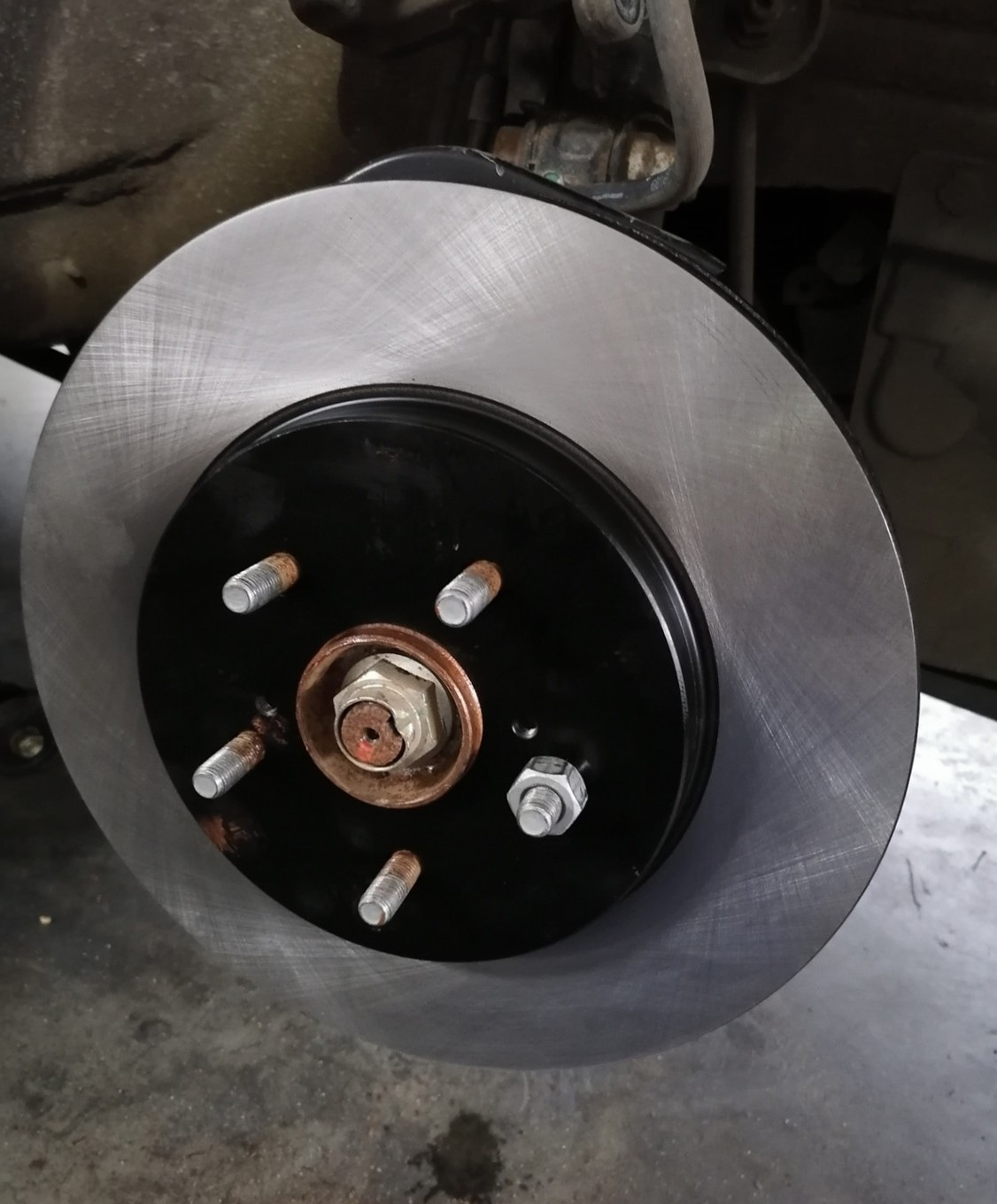 Замена тормозных дисков Geely Atlas