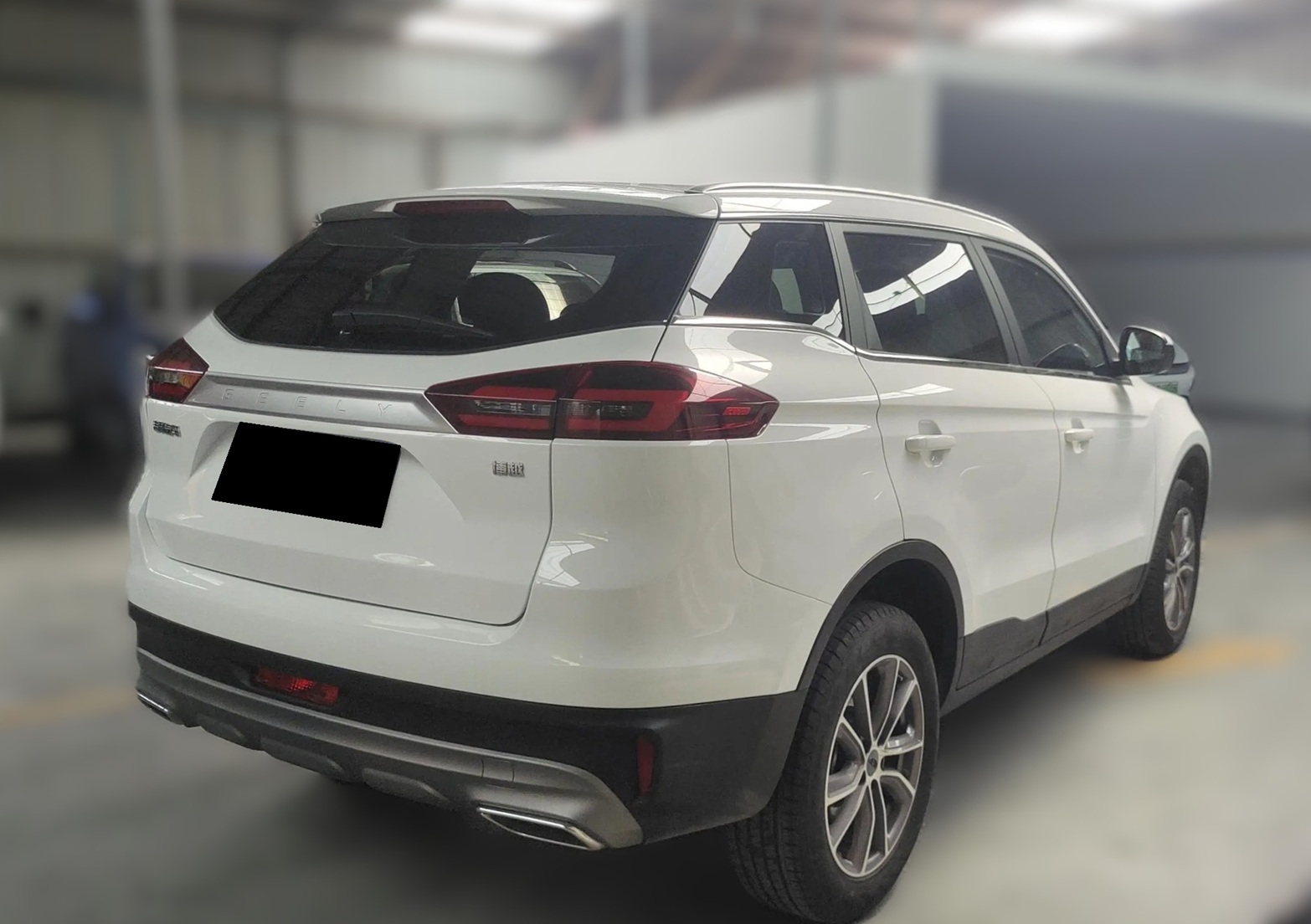 Geely Atlas после замены тормозных колодок в автотехцентре