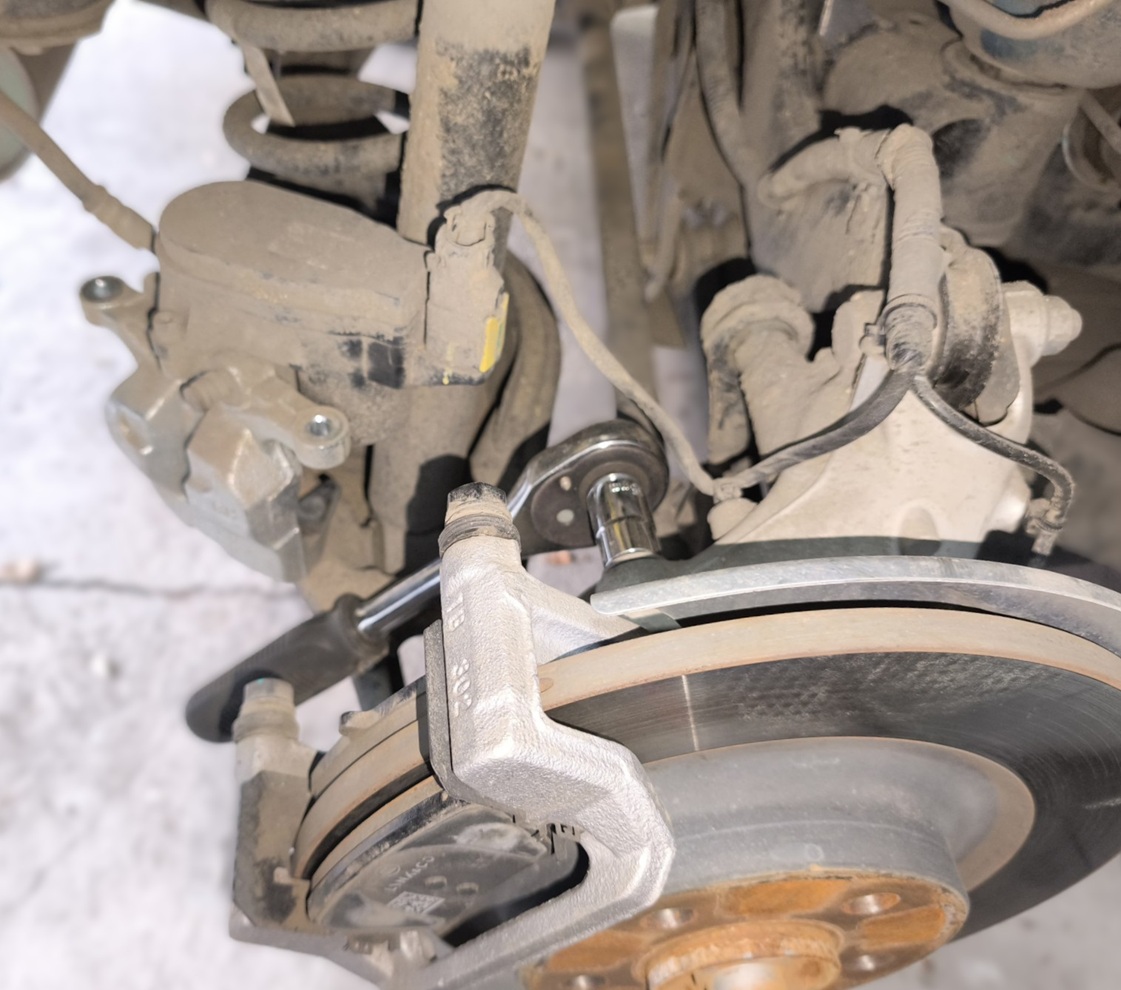 Замена тормозных колодок Geely Monjaro