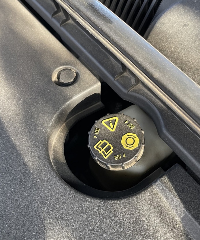 Замена тормозной жидкости Geely Atlas