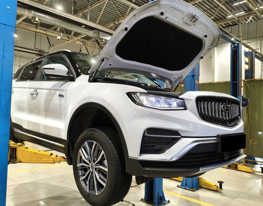 Geely Atlas после ремонта двигателя в автотехцентре
