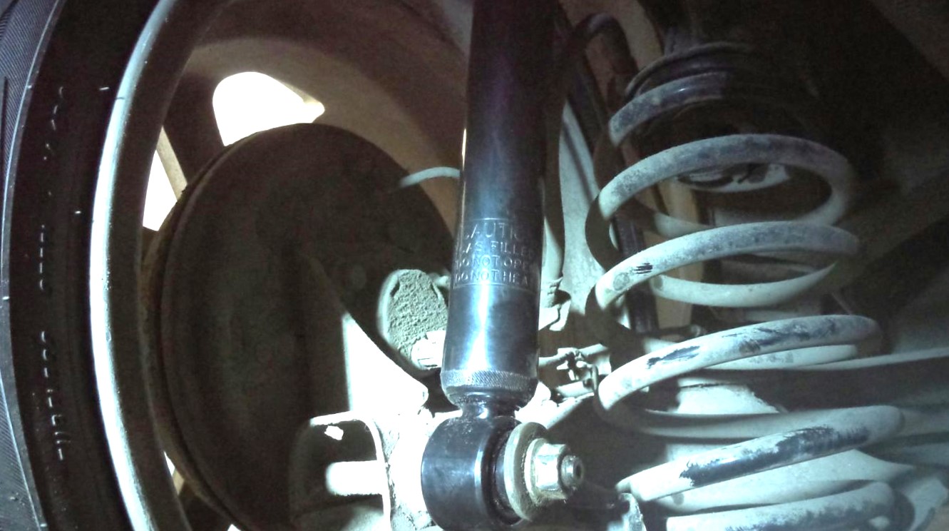 замена амортизатора