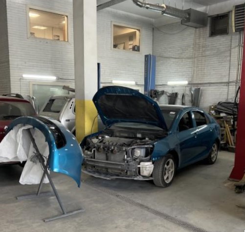 джили эмгранд в автосервисе на кузовном ремонте