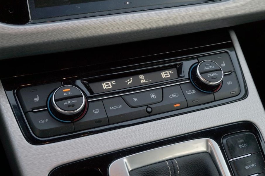 панель климата джили