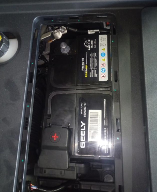 замена аккумулятора Geely