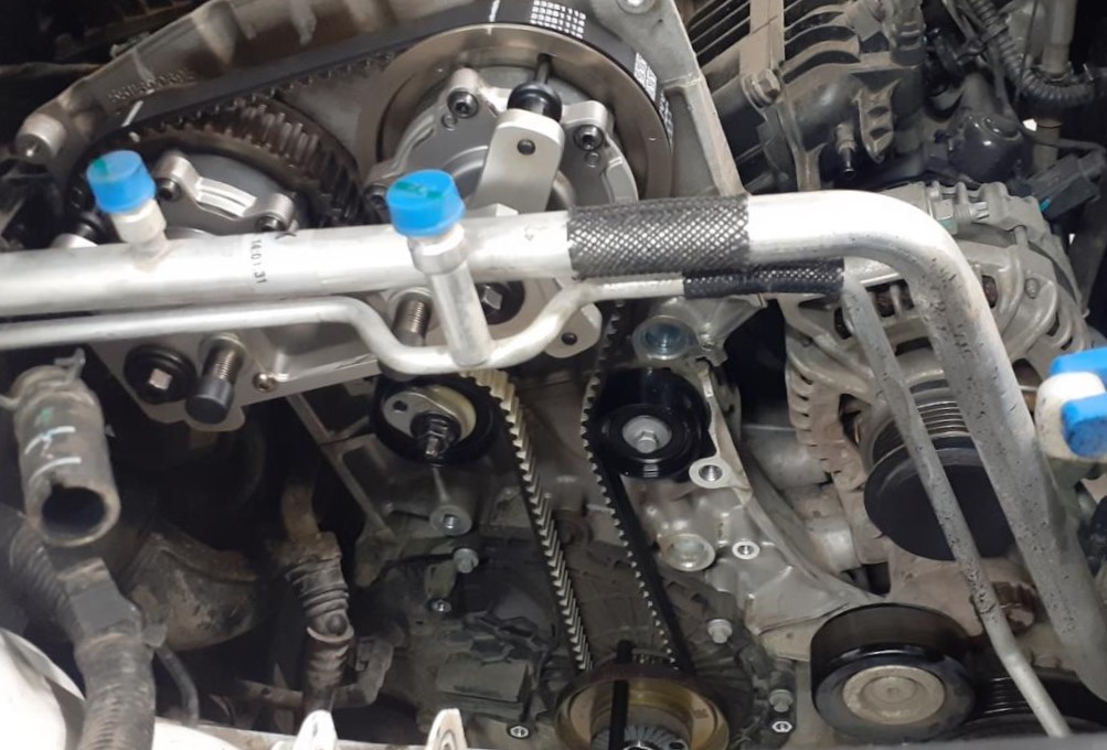 замена ремня газораспределительного механизма на автомобиле Джили