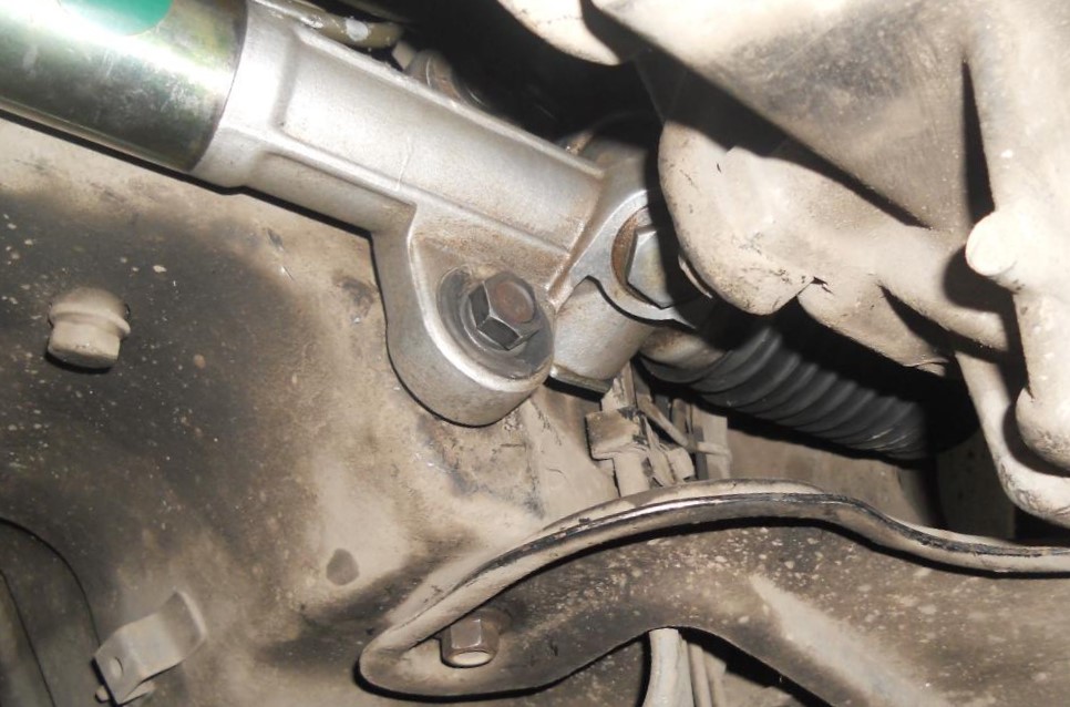 Замена рулевой рейки Джили