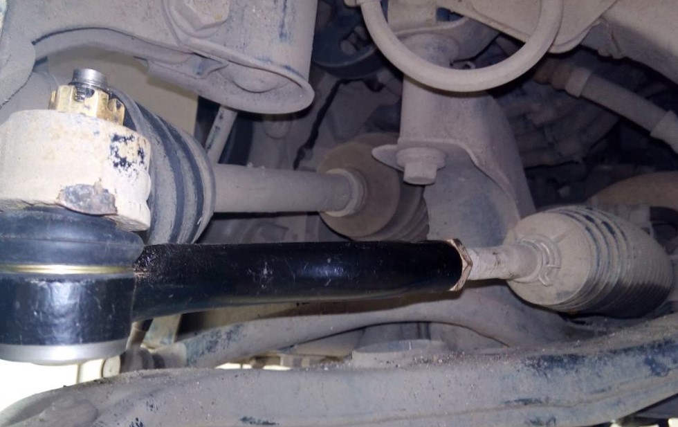 замена рулевого наконечника Джили