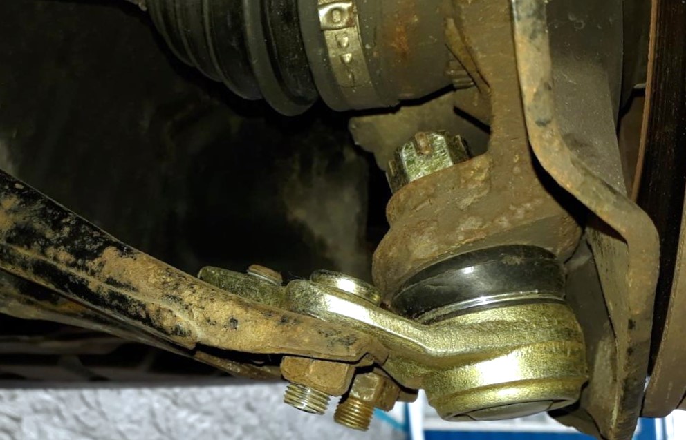 замена шаровой опоры джили