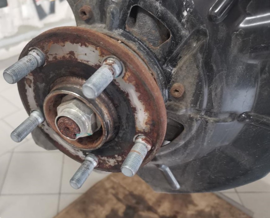 замена ступицы Джили