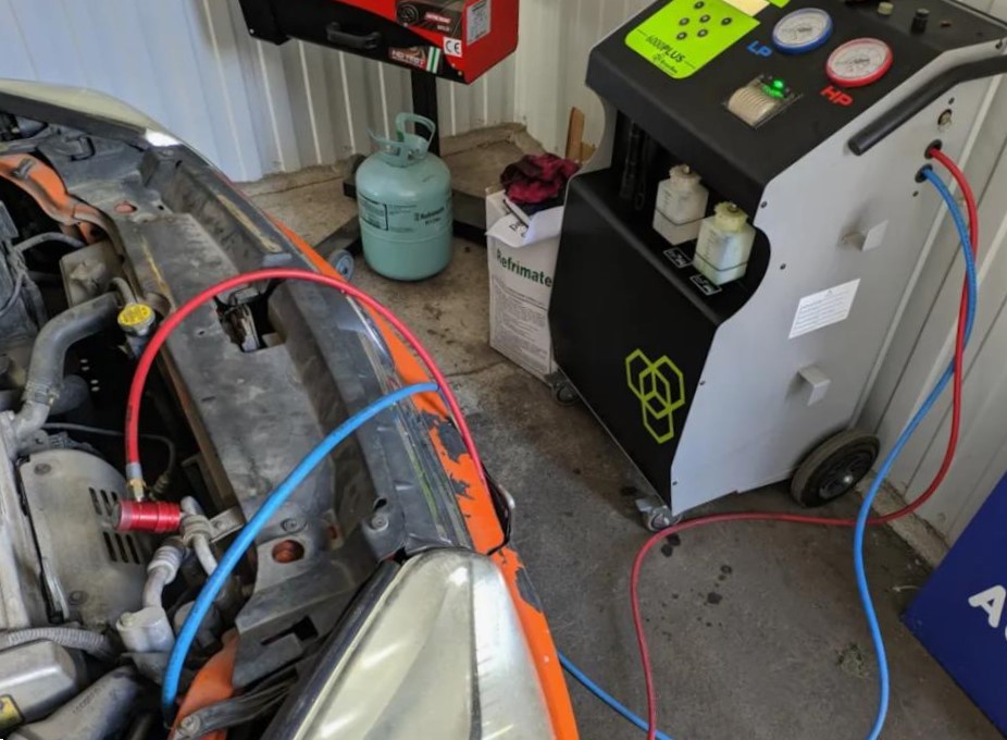 Заправка кондиционера Джили